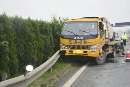 沭阳吴集高速路道路救援送油 服务电话400-8488-008【穆师傅道路救援】